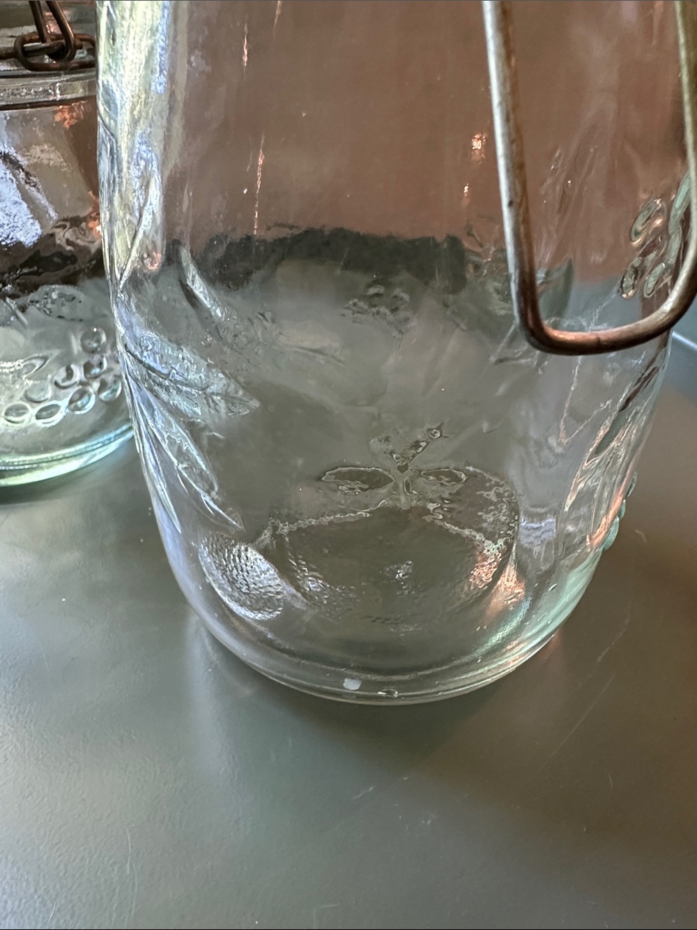 Set of two glass vintage jars with metal clasps - Picture 7 of 9